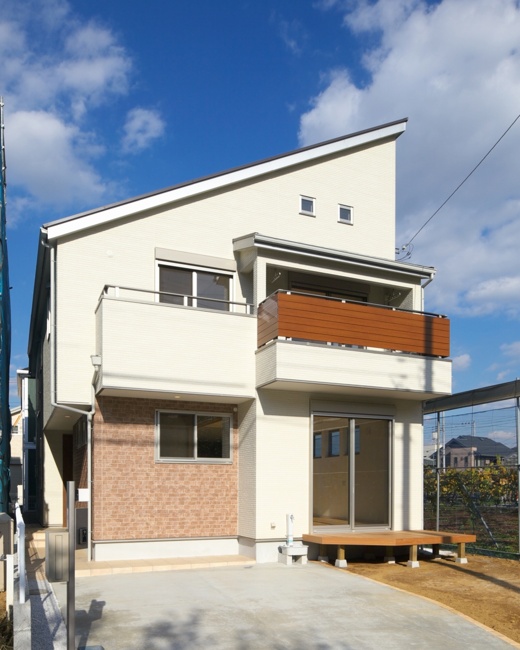 片流れ屋根の家