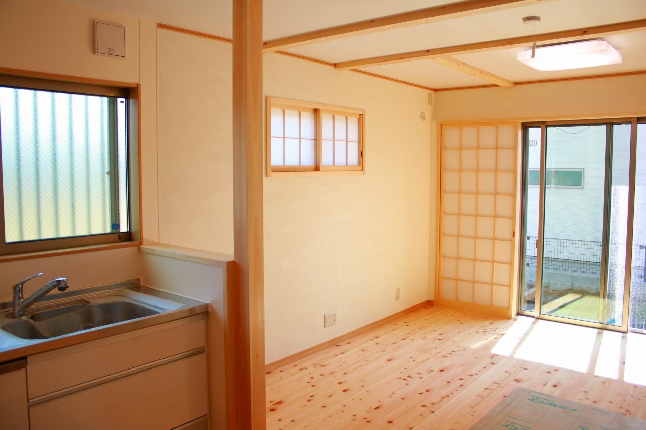 檜の床板リビング